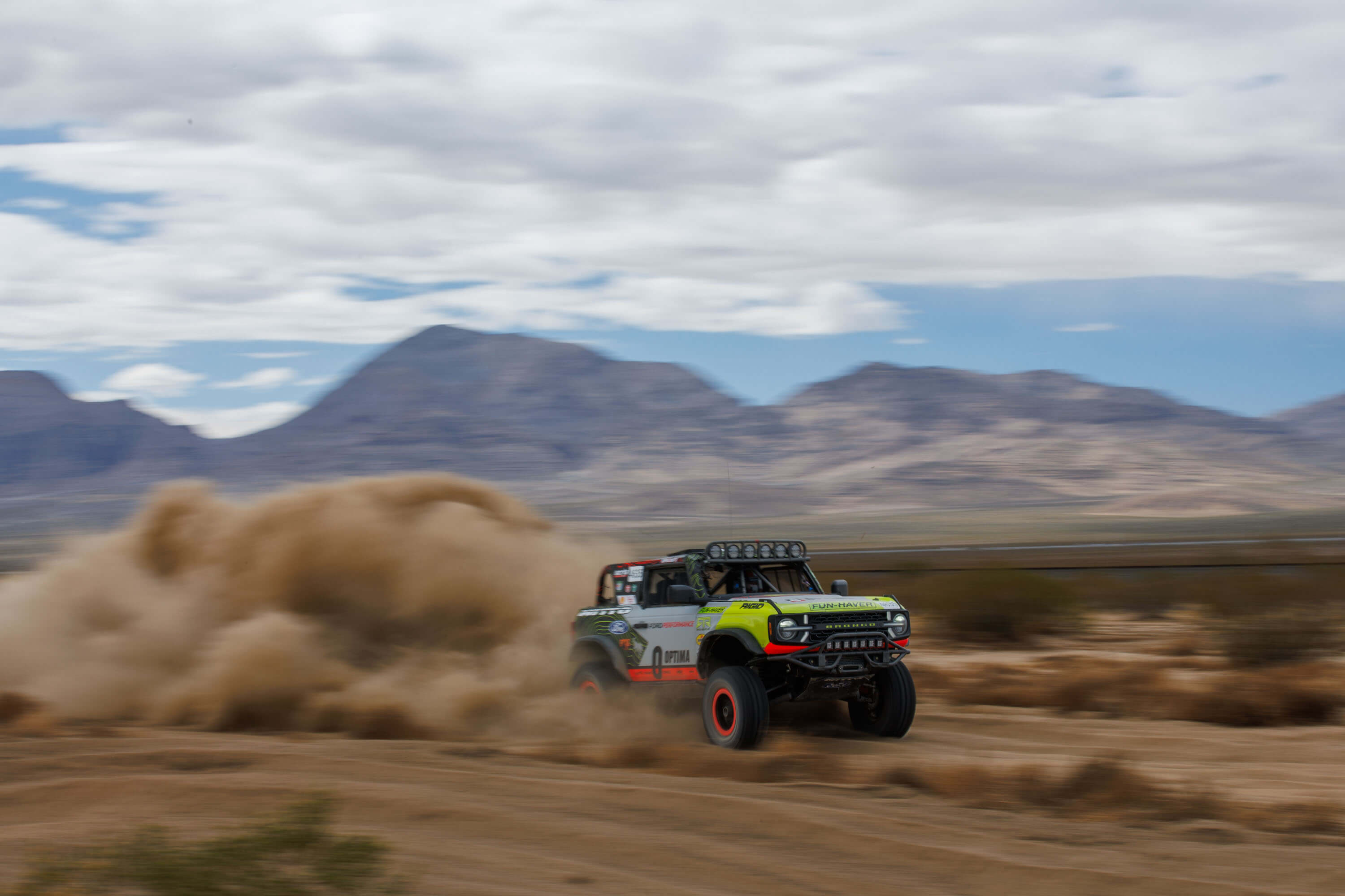 Bailey Campbell, in the RTR Vehicles Off-Road Team Ford Bronco 4600, carves through the desert, securing a second-place finish in her debut race at the Mint 400.